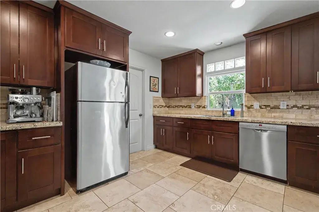 7329 Sausalito, West Hills