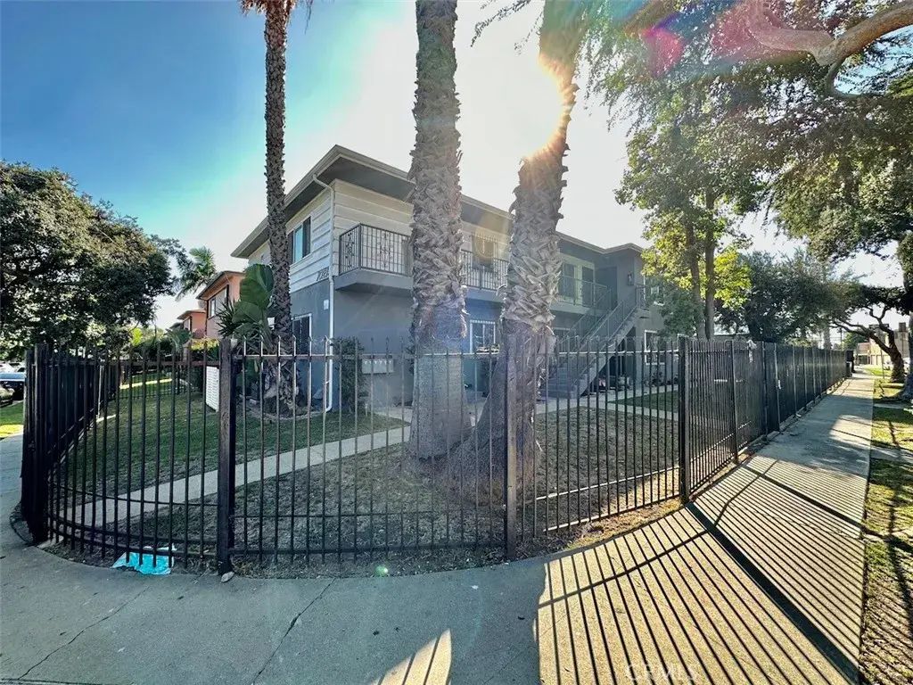 10215 S 10th Avenue 6, Inglewood