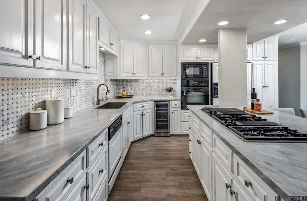 7525 Jerez Court F, Carlsbad