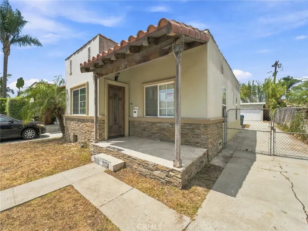 6307 S Harcourt Avenue, Los Angeles