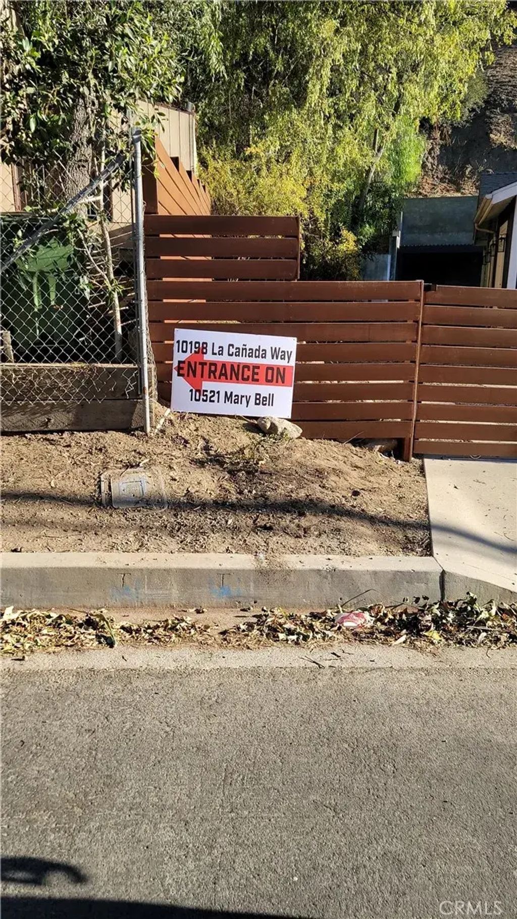 10198 La Canada, Sunland