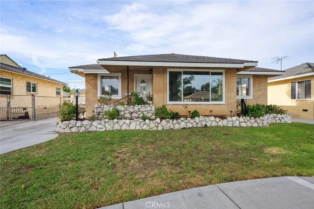6129 Greenmeadow, Lakewood