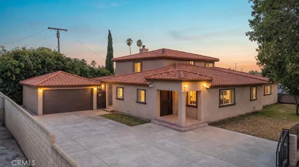 1042 W Mcfadden Avenue, Santa Ana