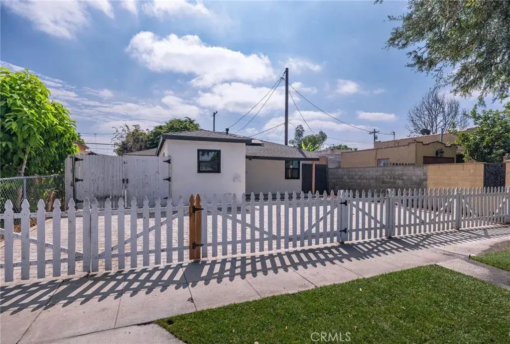 5910 Walnut Ave, Long Beach