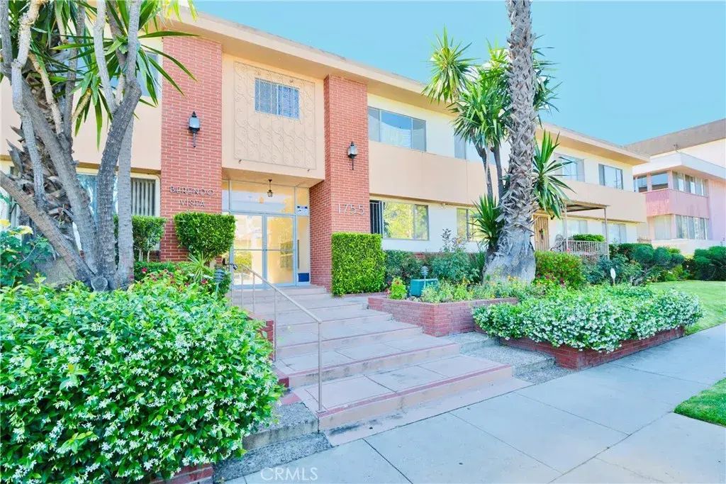 1755 N Berendo 28, Los Angeles