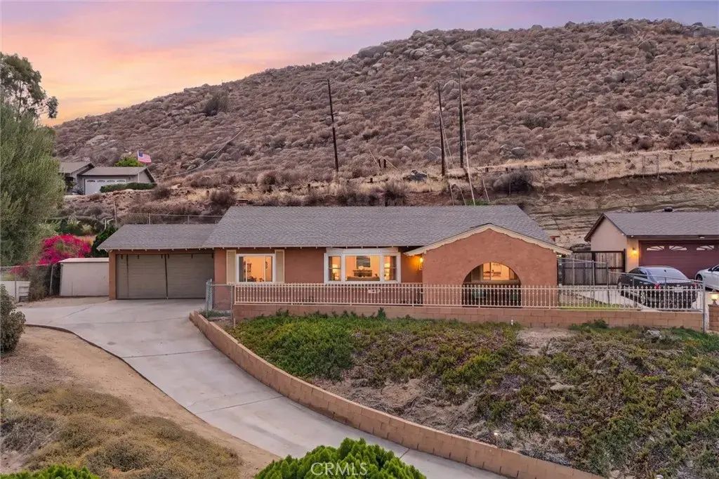5435 Pinto, Jurupa Valley