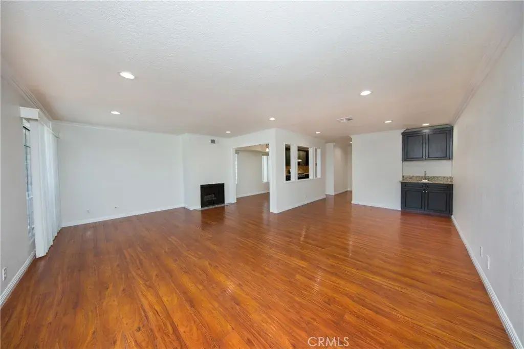 11834 Gilmore Street 16, North Hollywood
