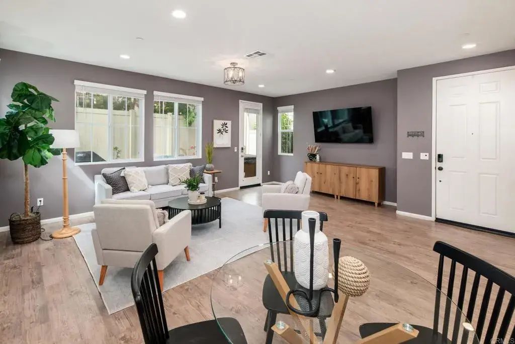 251 Saratoga Court, Vista