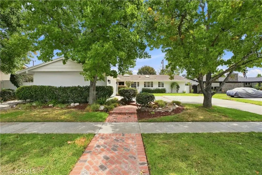 11432 Martha Ann, Los Alamitos