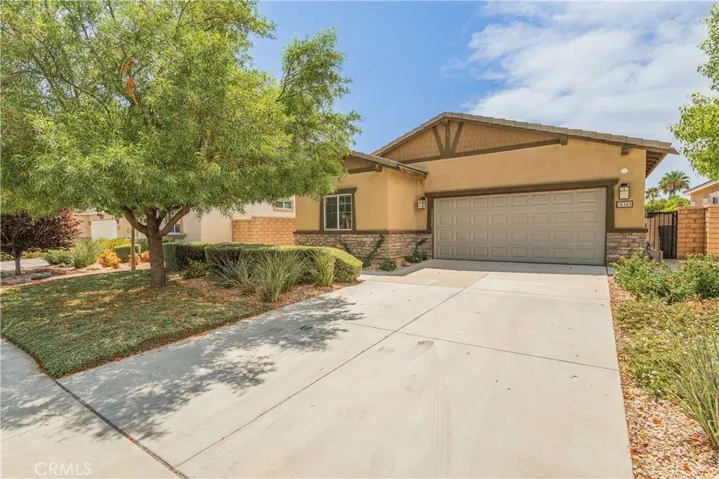 26389 Leos, Menifee