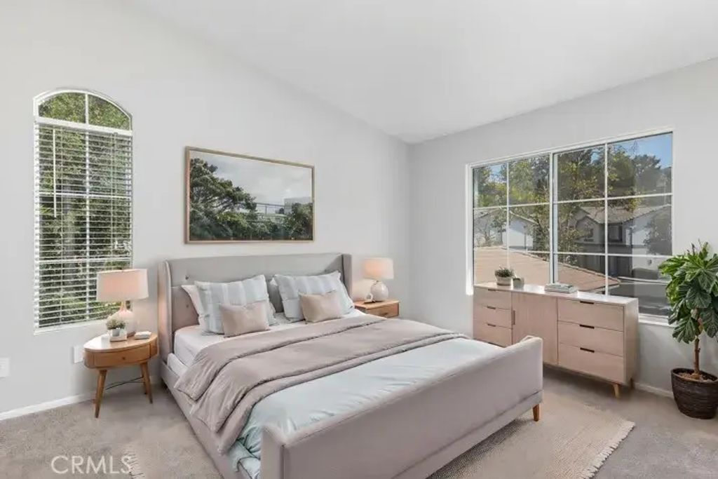 16 Chaumont Circle, Lake Forest