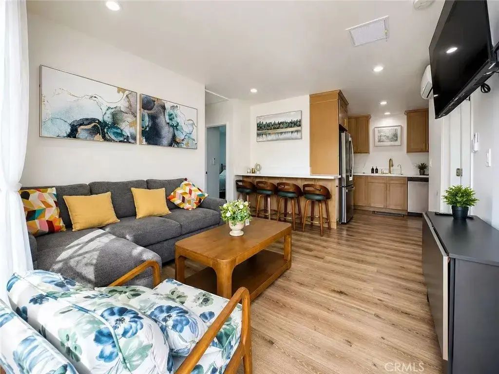 559 E Juanita B, Glendora