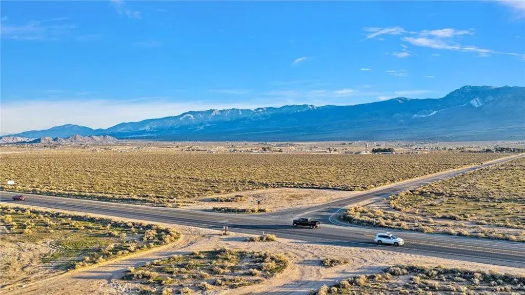 300 Highway 18, Lucerne Valley