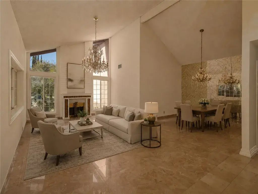 18129 Delano, Reseda