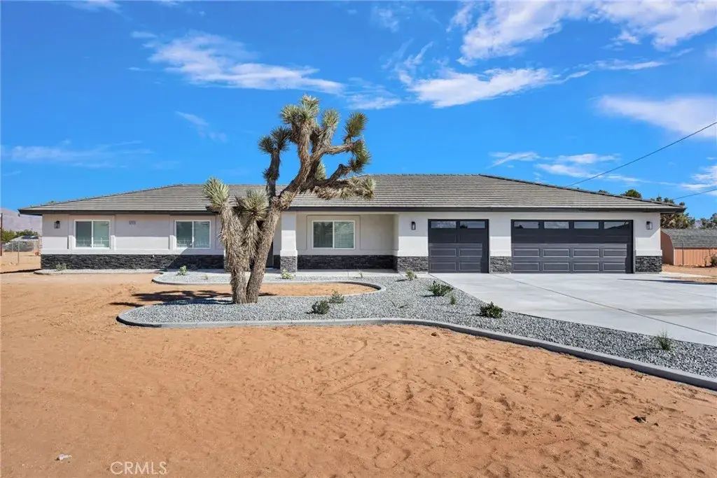 15130 Dakota Road, Apple Valley