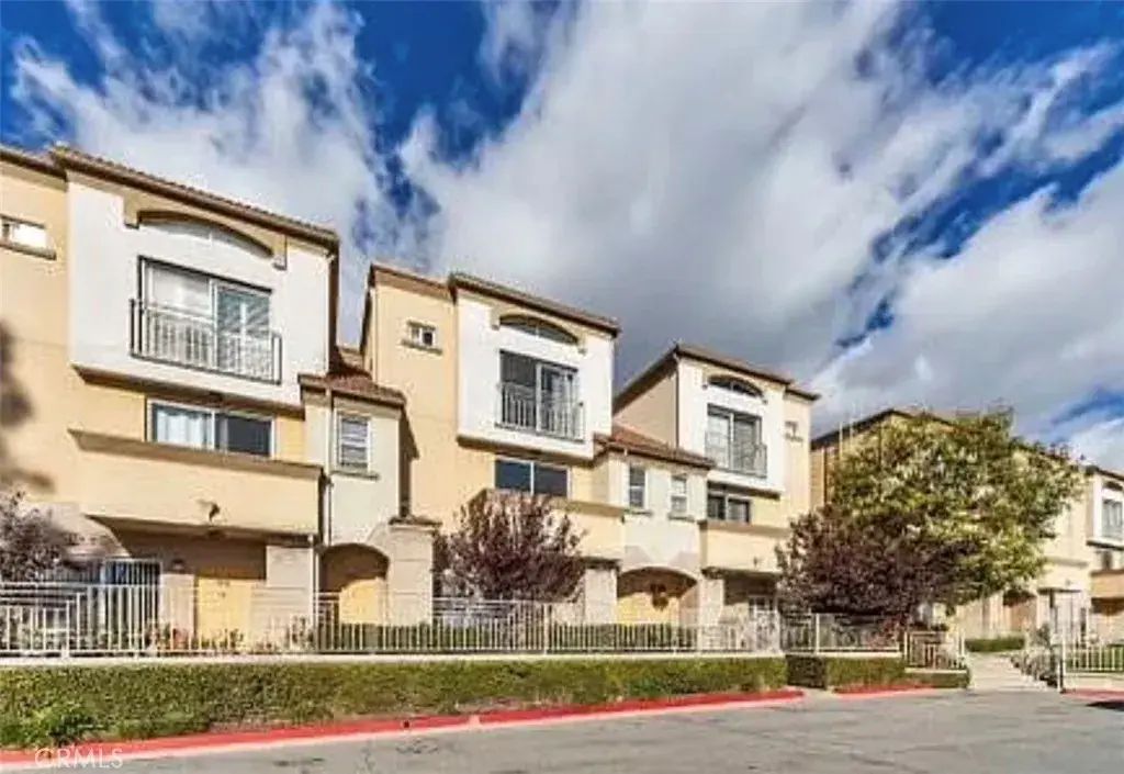 5200 Premiere Hills Circle 244, Woodland Hills