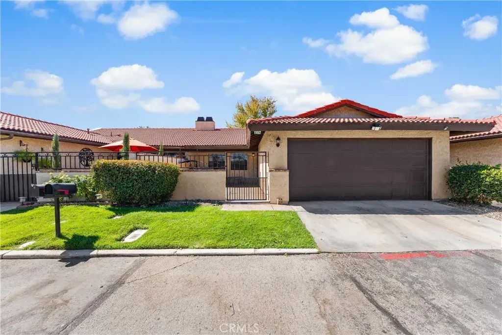 1152 E Avenue J12, Lancaster