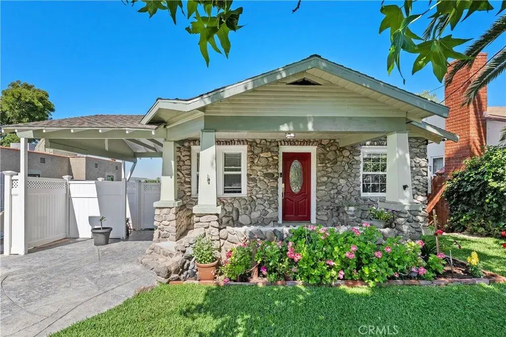 10739 Helendale, Tujunga