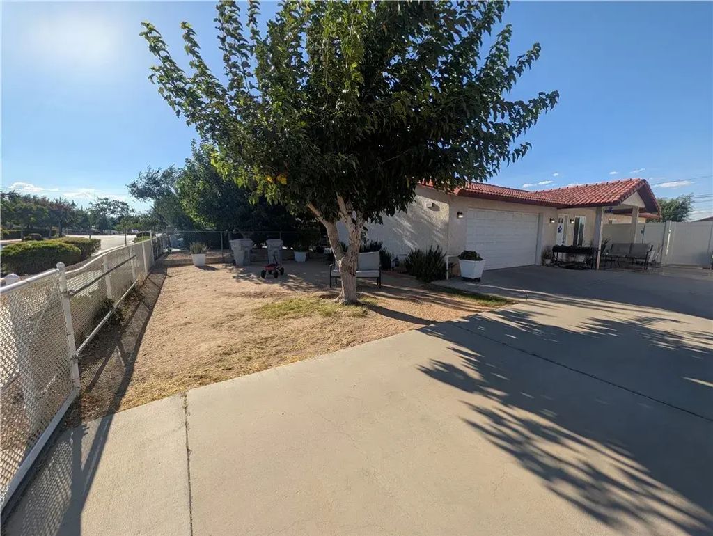 16410 Smoke Tree, Hesperia