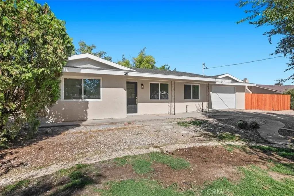 9812 Redwood, Hesperia