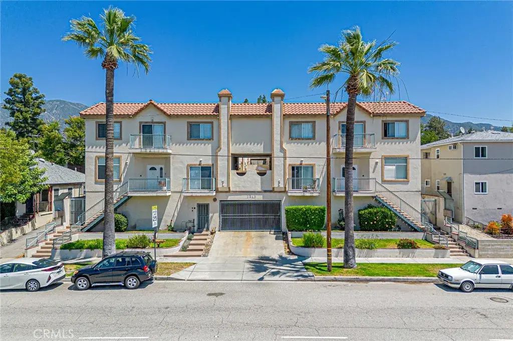 2345 Montrose Avenue 2, Montrose