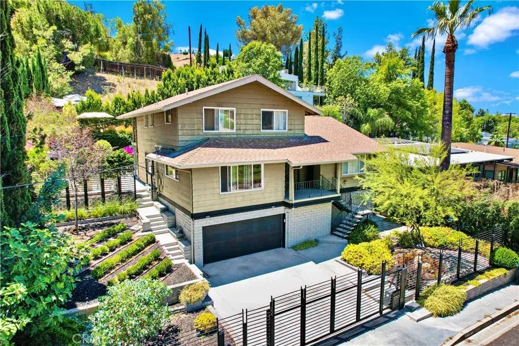 22921 Cass Avenue, Woodland Hills