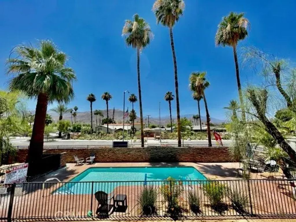 44220 San Pablo Avenue 8, Palm Desert