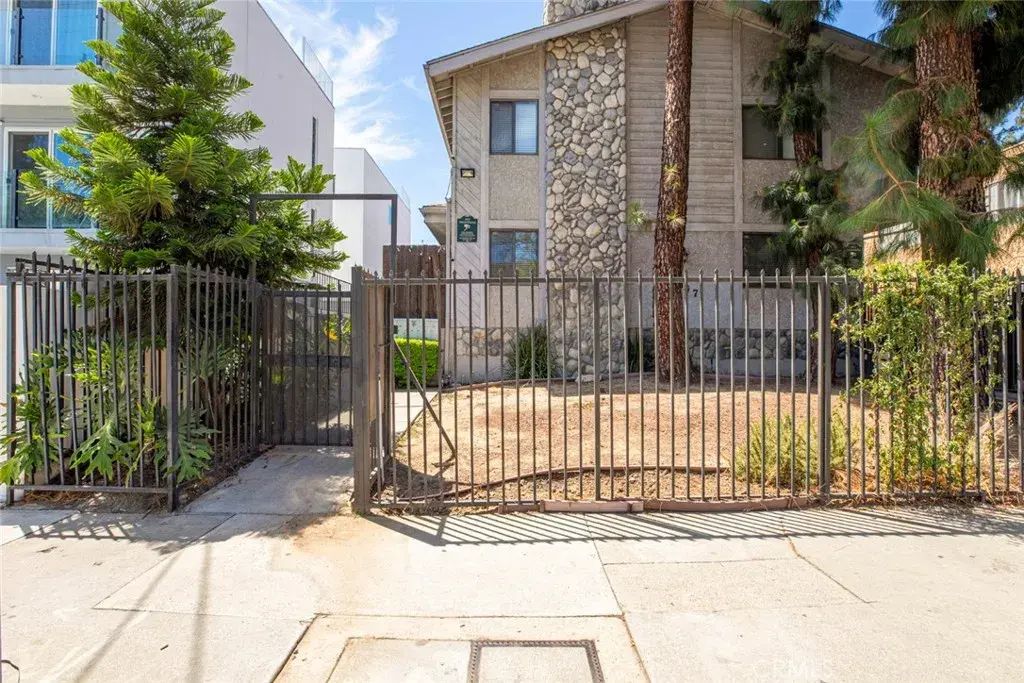 6847 Haskell Avenue 1, Van Nuys