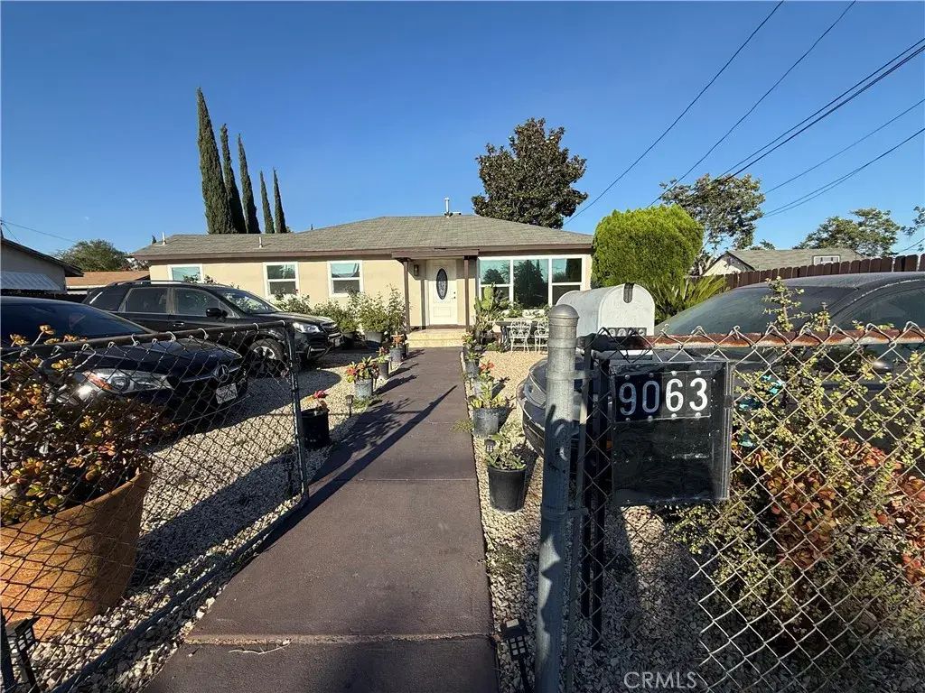 9063 Olive, Fontana