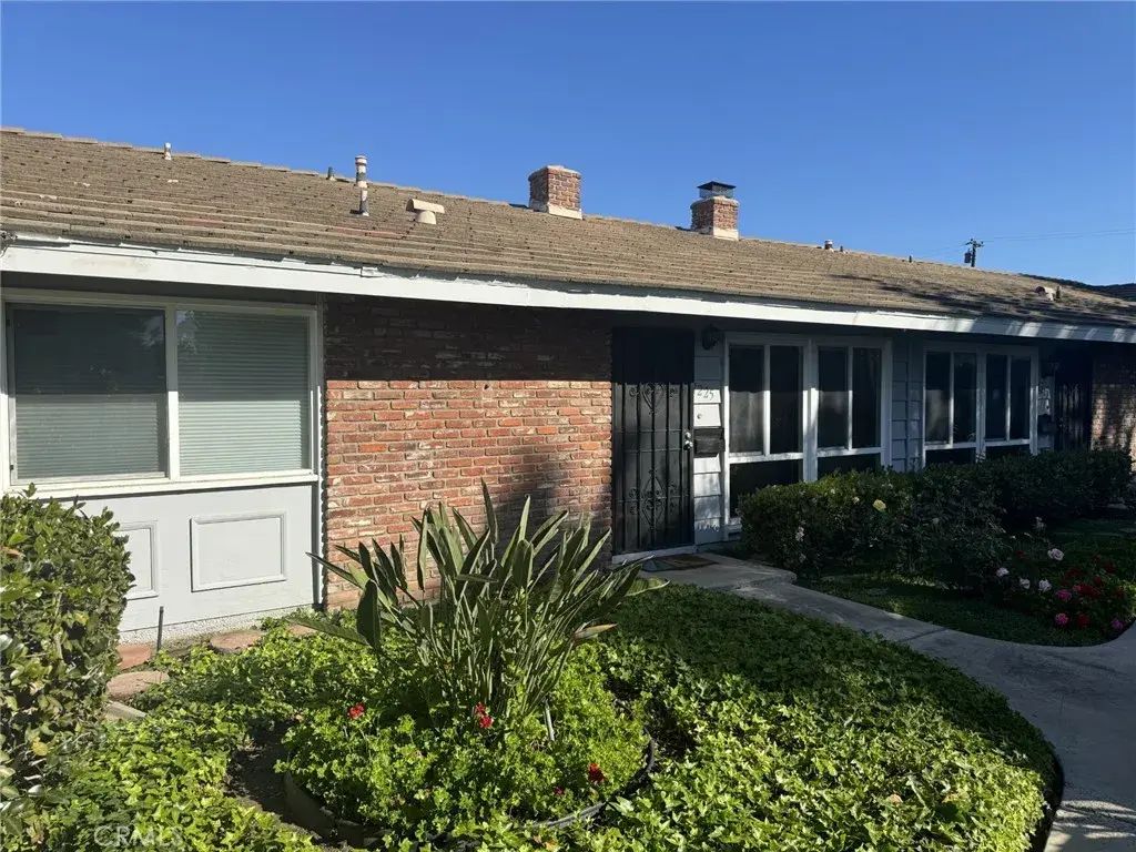 1225 E 1st, Tustin