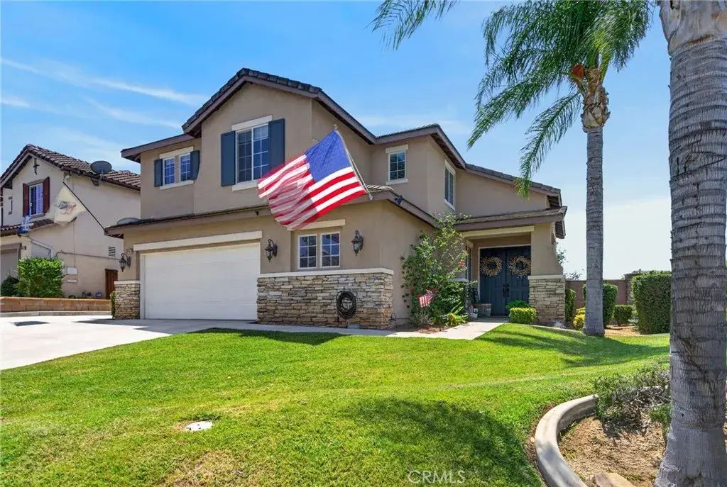 8467 Farmhouse, Riverside