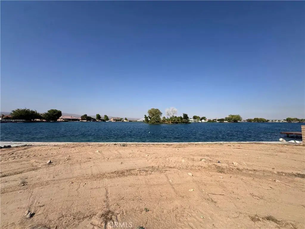 11315 Mountain View, Yermo