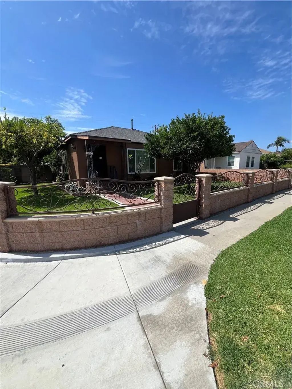 10547 Garfield, South Gate