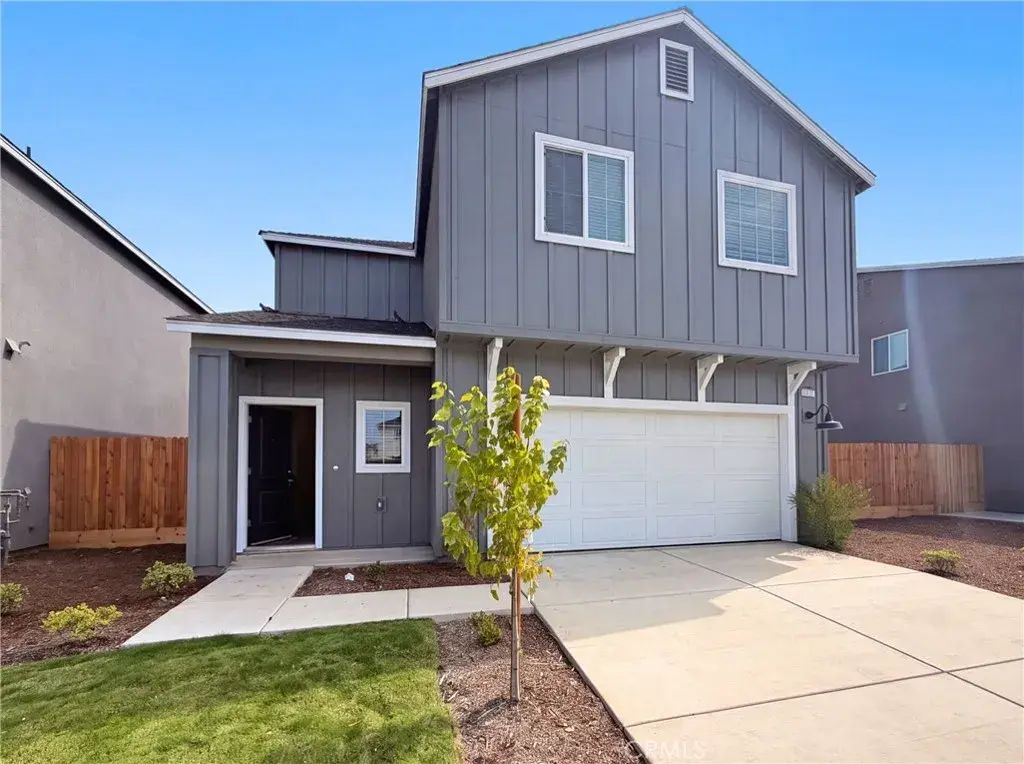 4472 Bellaire, Clovis