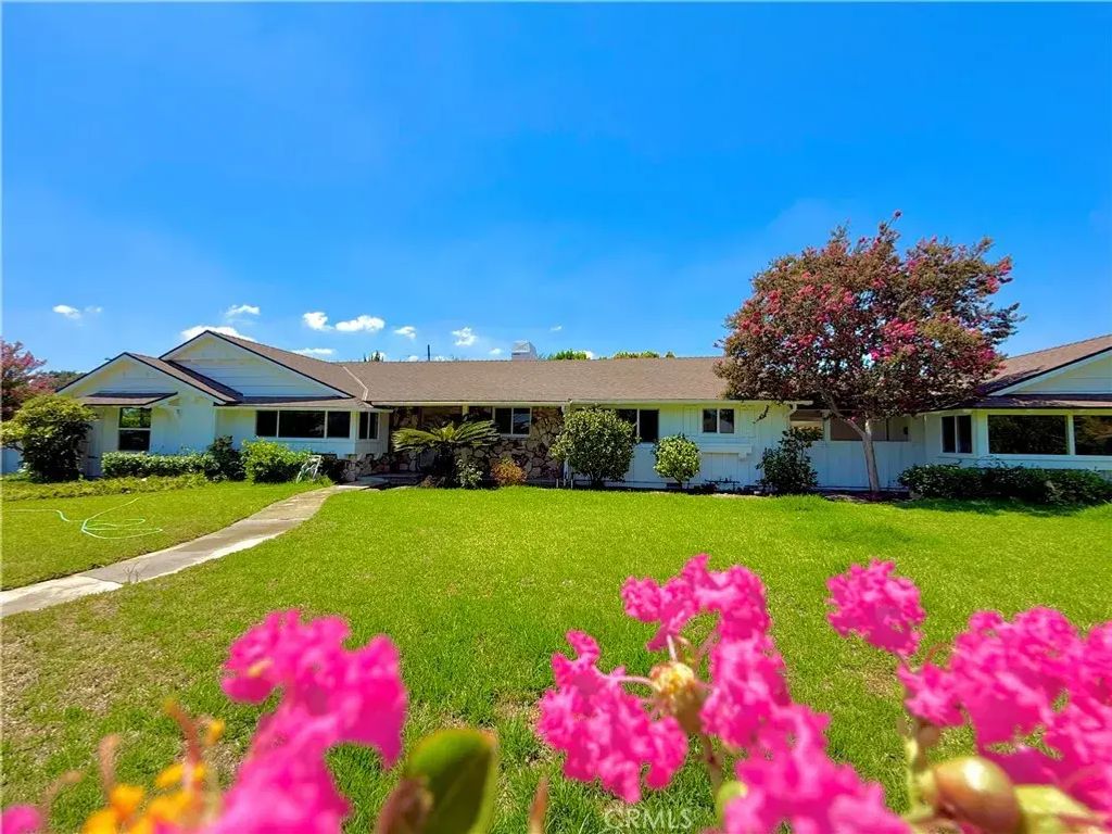 9537 Jellico Avenue, Northridge