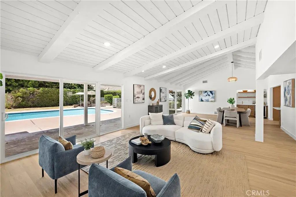 9537 Jellico Avenue, Northridge