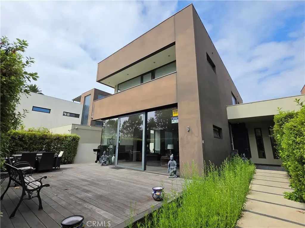 9 Temple, Long Beach