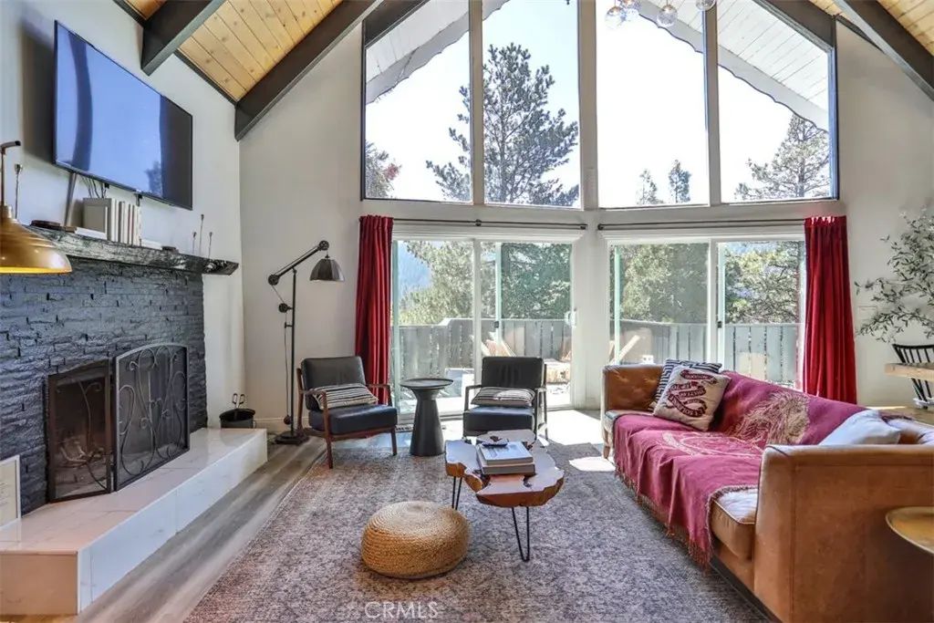 24833 Matterhorn Court, Crestline