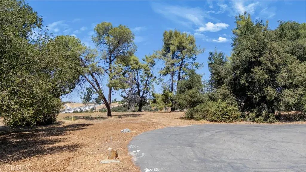 60 Redwood, Calimesa