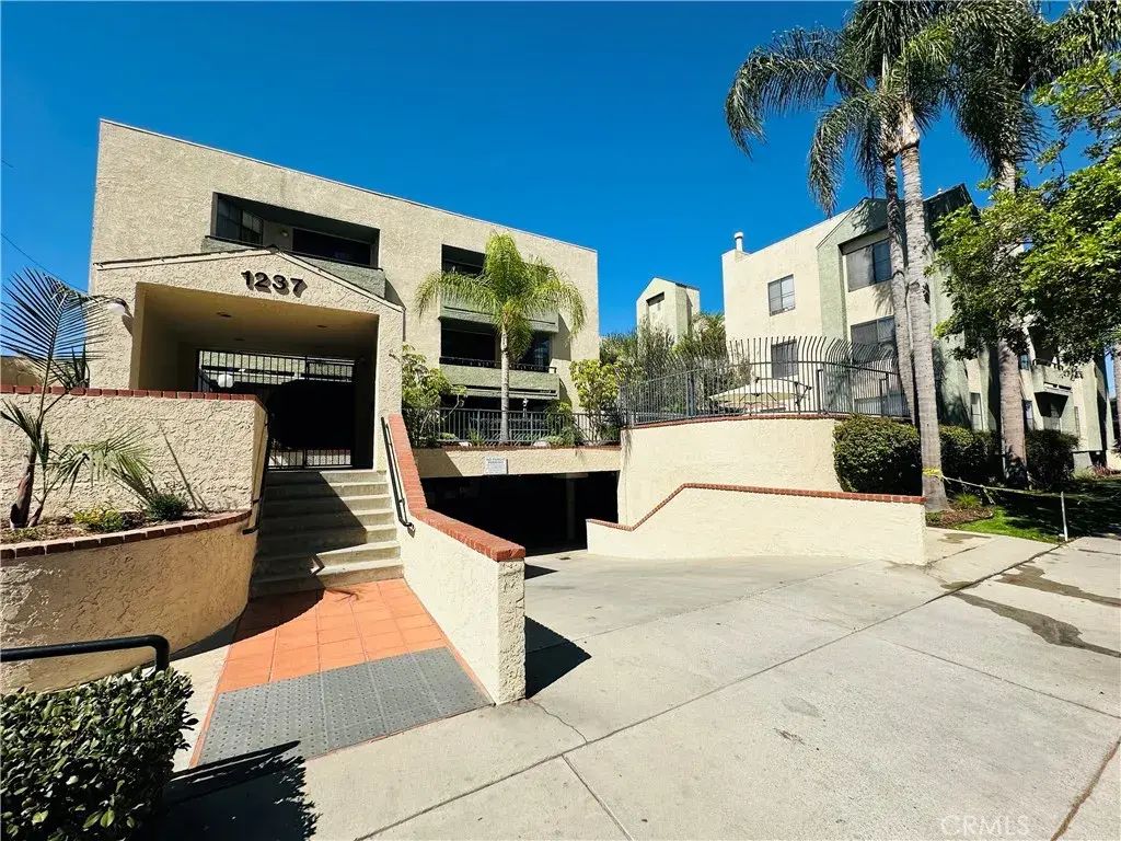 1237 E 6th 205, Long Beach