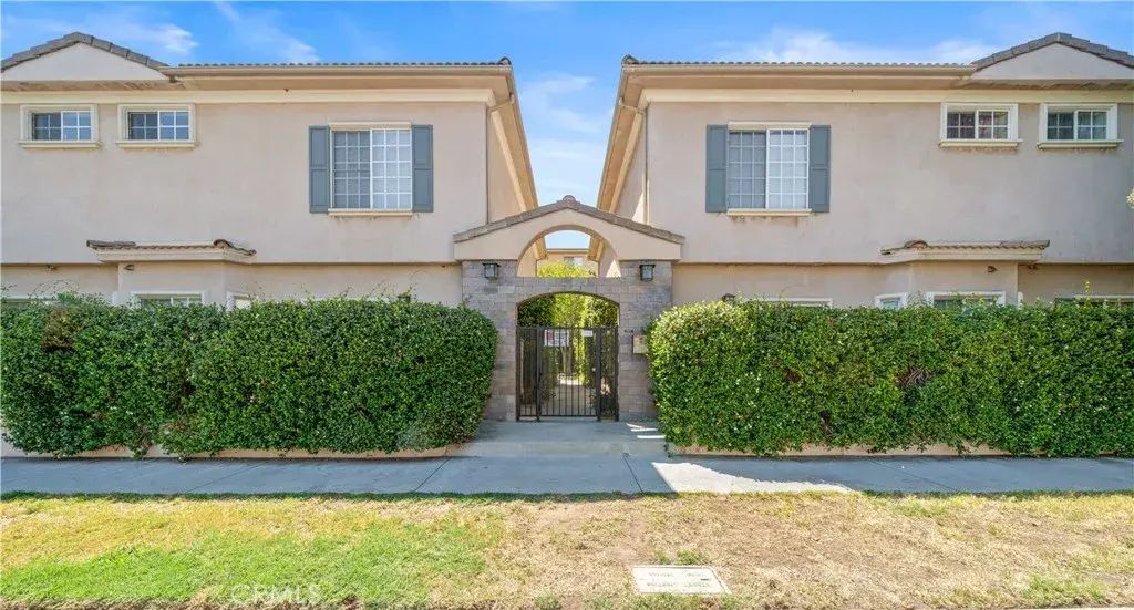11808 Riverside Drive 3, Valley Village