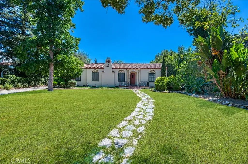 1096 Armada Drive, Pasadena
