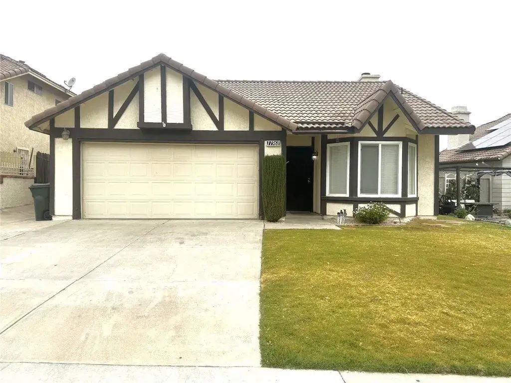 11968 Maple Leaf, Fontana