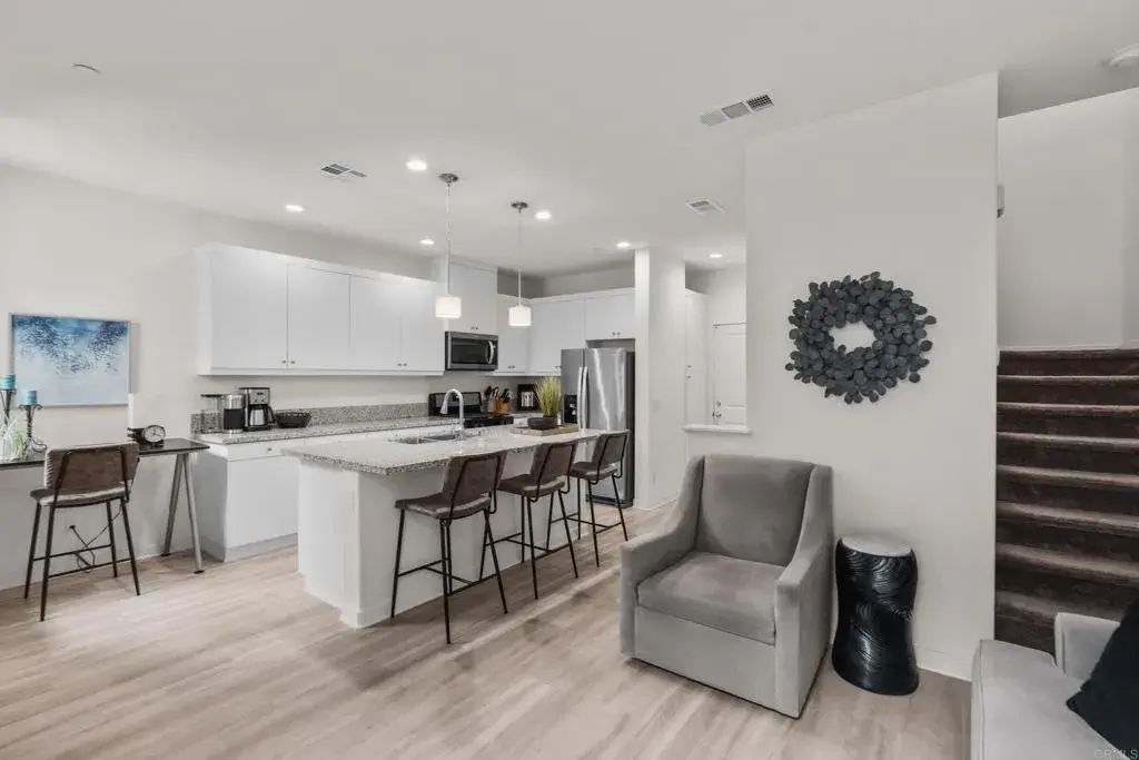 4136 Sitio Flor, Oceanside