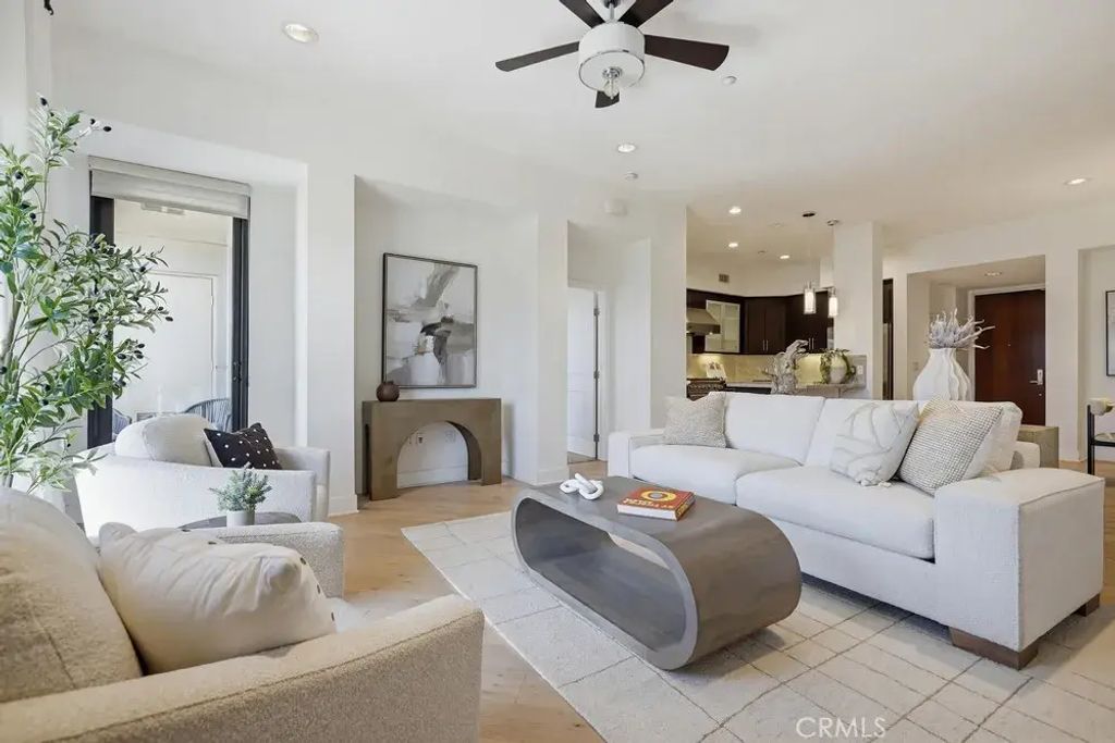 402 Rockefeller 406, Irvine