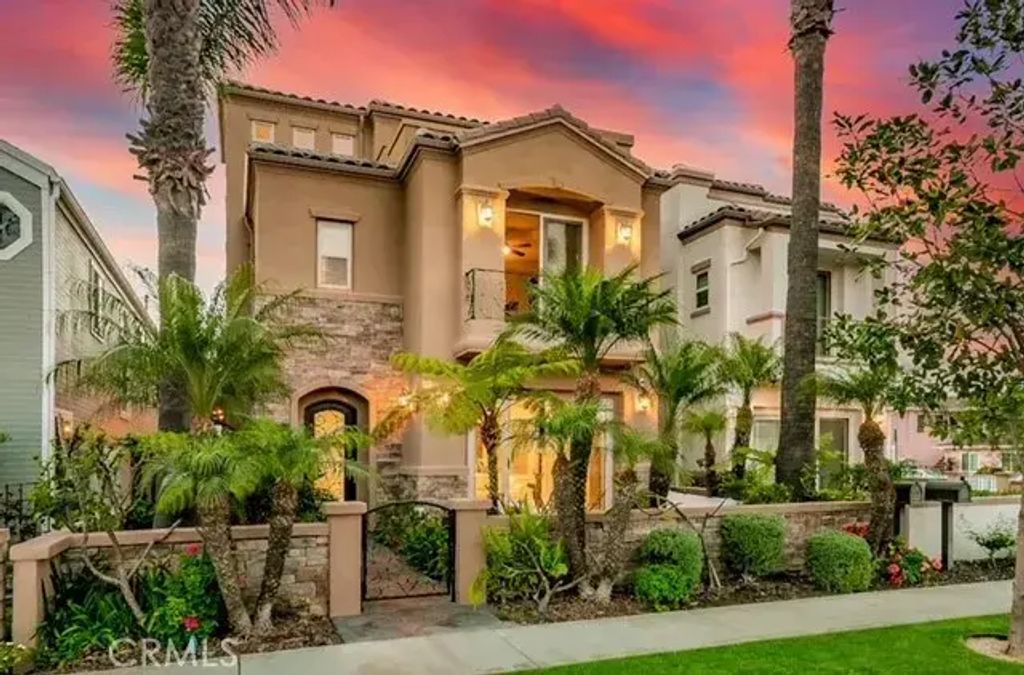 225 11th, Huntington Beach