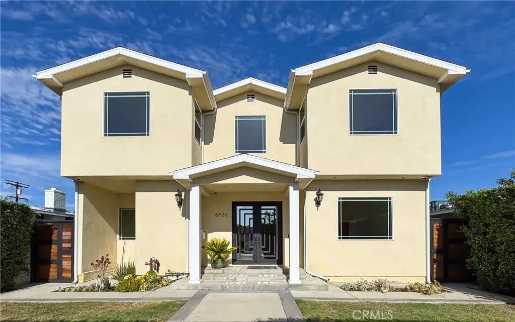 6926 Chimineas Avenue, Reseda