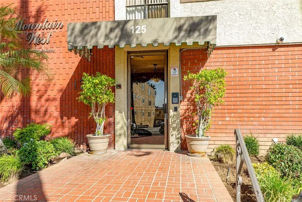 125 W Mountain Street 102, Glendale