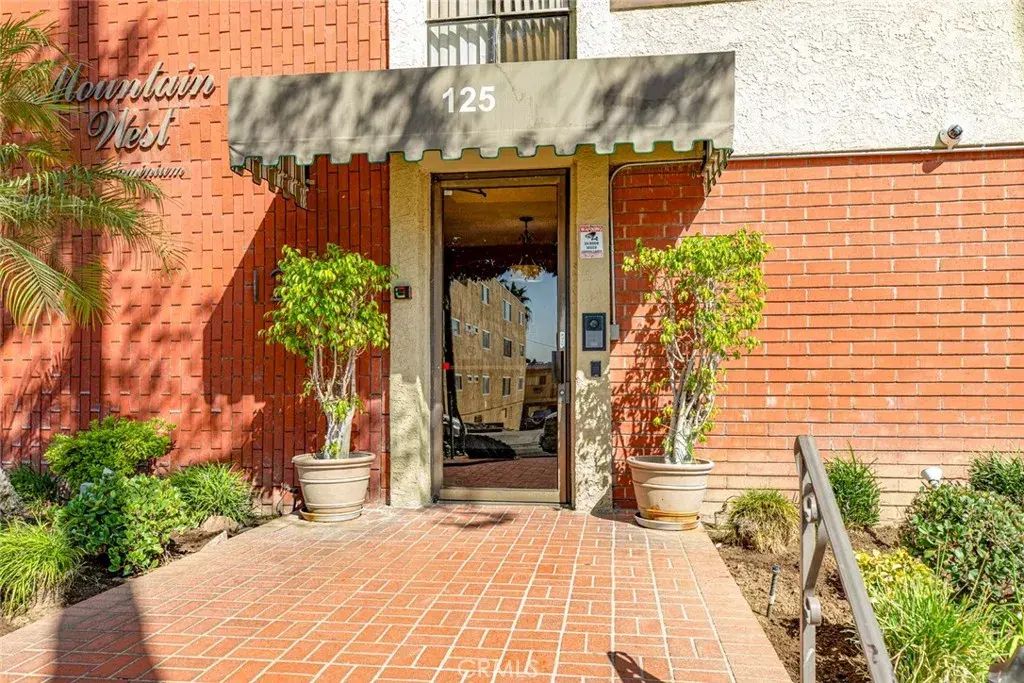 125 W Mountain Street 102, Glendale
