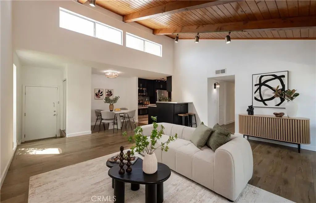 20134 Leadwell 307, Winnetka